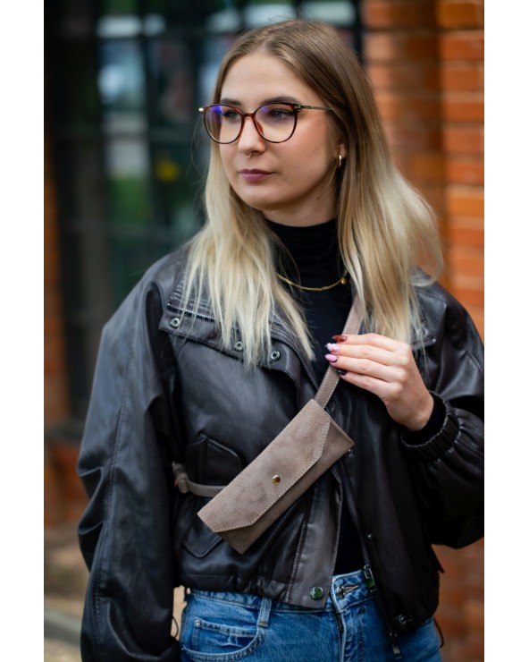 Zamszowa saszetka torebka na pasku taupe